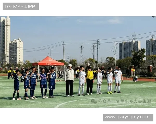 激情四溢的精彩足球赛展现团队协作与个人魅力的完美结合 激情四溢的精彩足球赛展现团队协作与个人魅力的完美结合